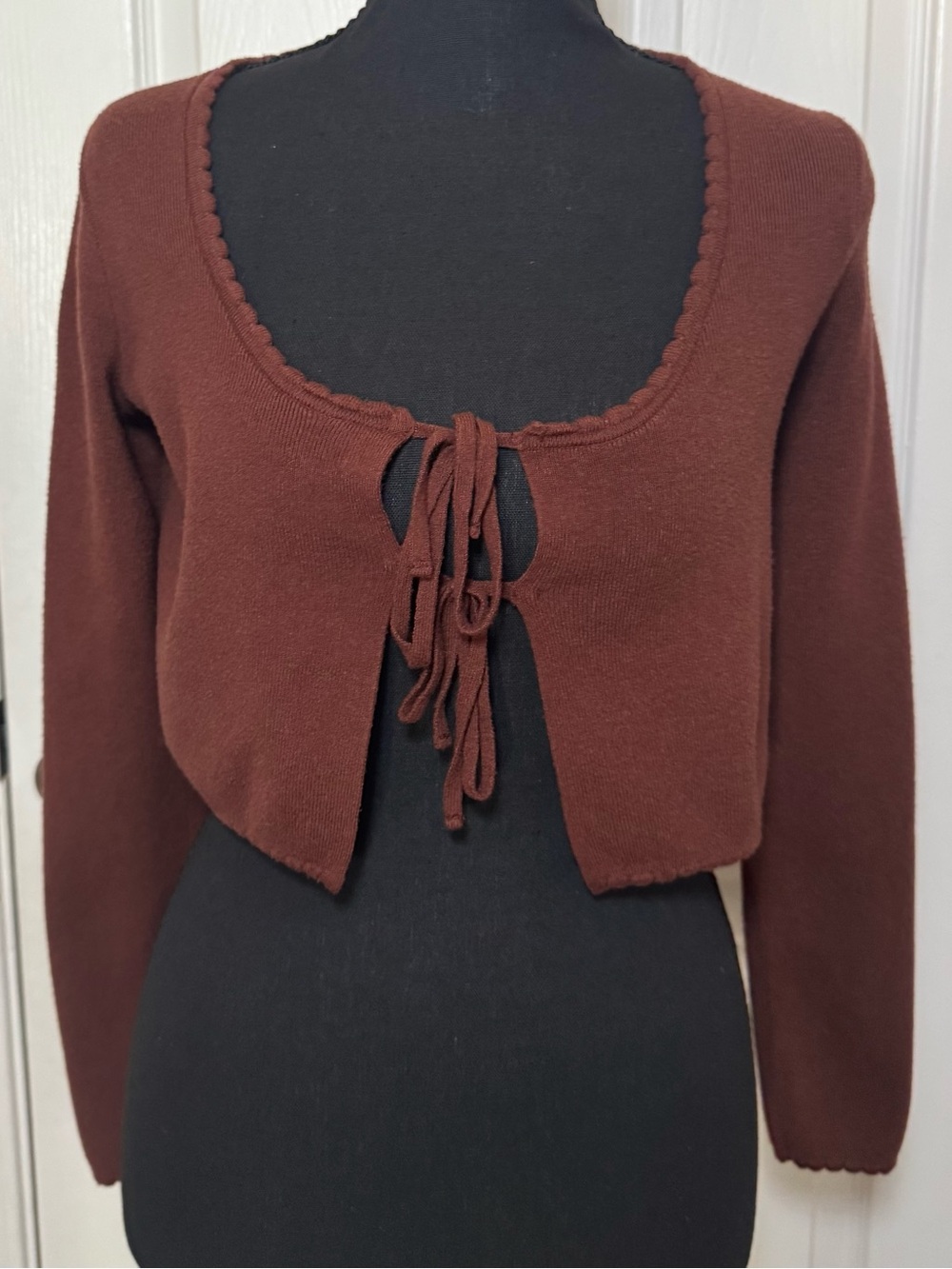La Hearts Cropped Tie-Front Cardigan in Chocolate Brown